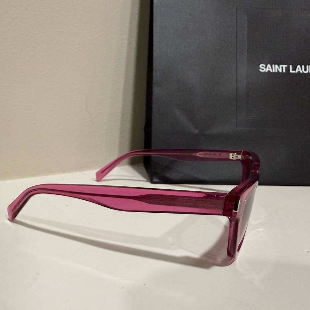 Saint Laurent Pink Cat-Eye Sunglasses with Modern Design - Picture 3 of 7